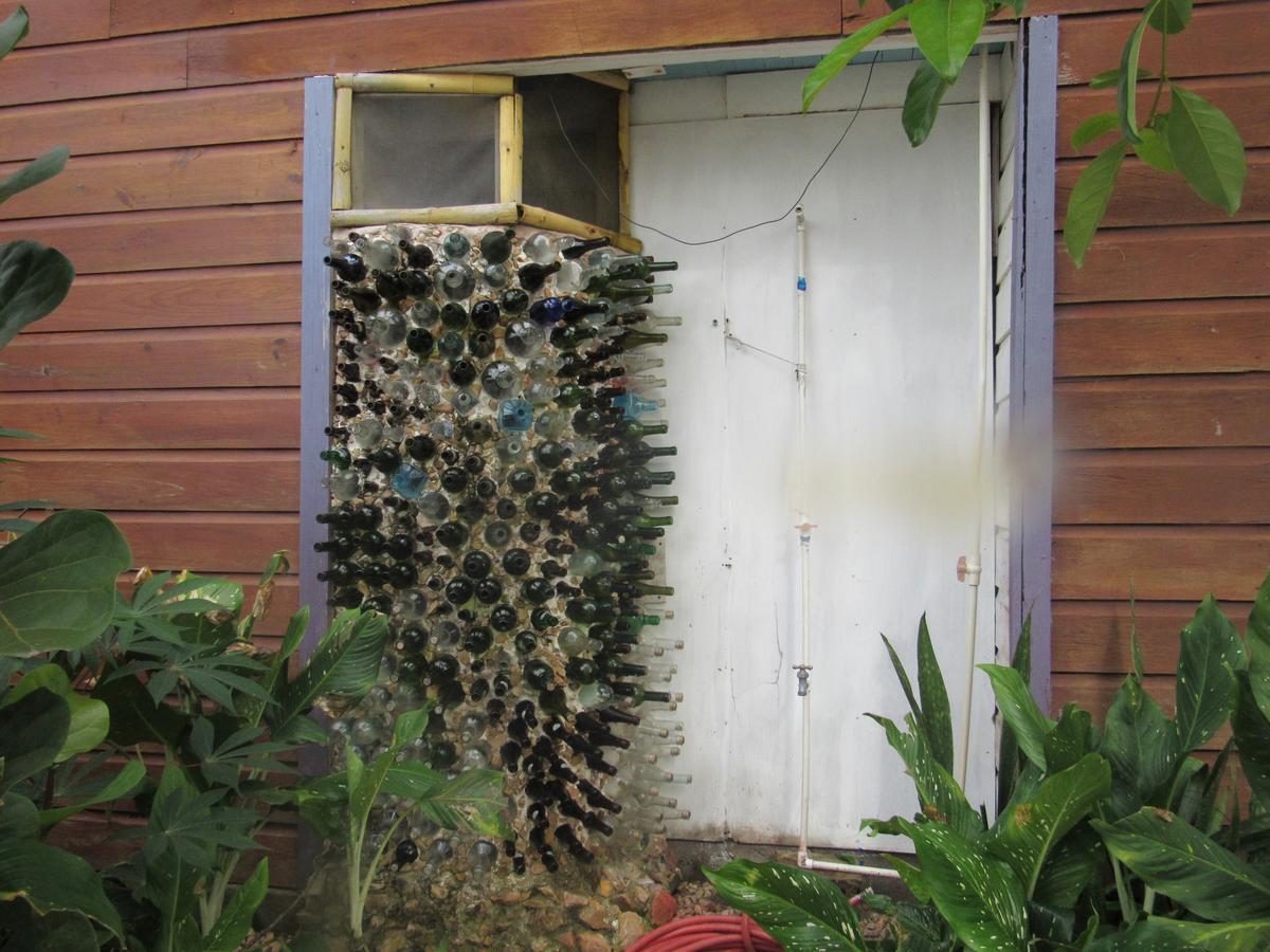 Anda Di Hows Hostel Placencia Екстериор снимка